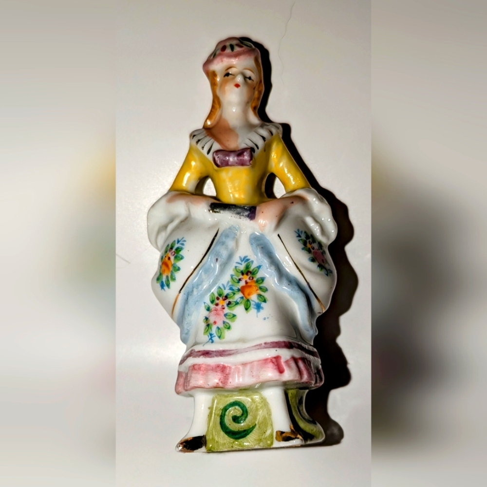 Victorian Porcelain Figurine 5"